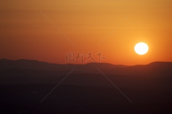 唯美落日夕陽染紅天際