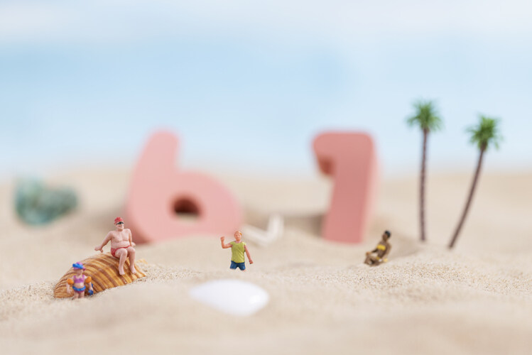 儿童节海景沙滩创意微缩摄影图